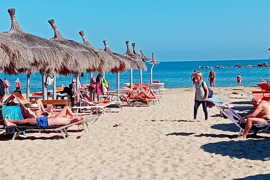 Casa Di Pipo - Appartamento Davanti Al Mare Pescara Esterno foto