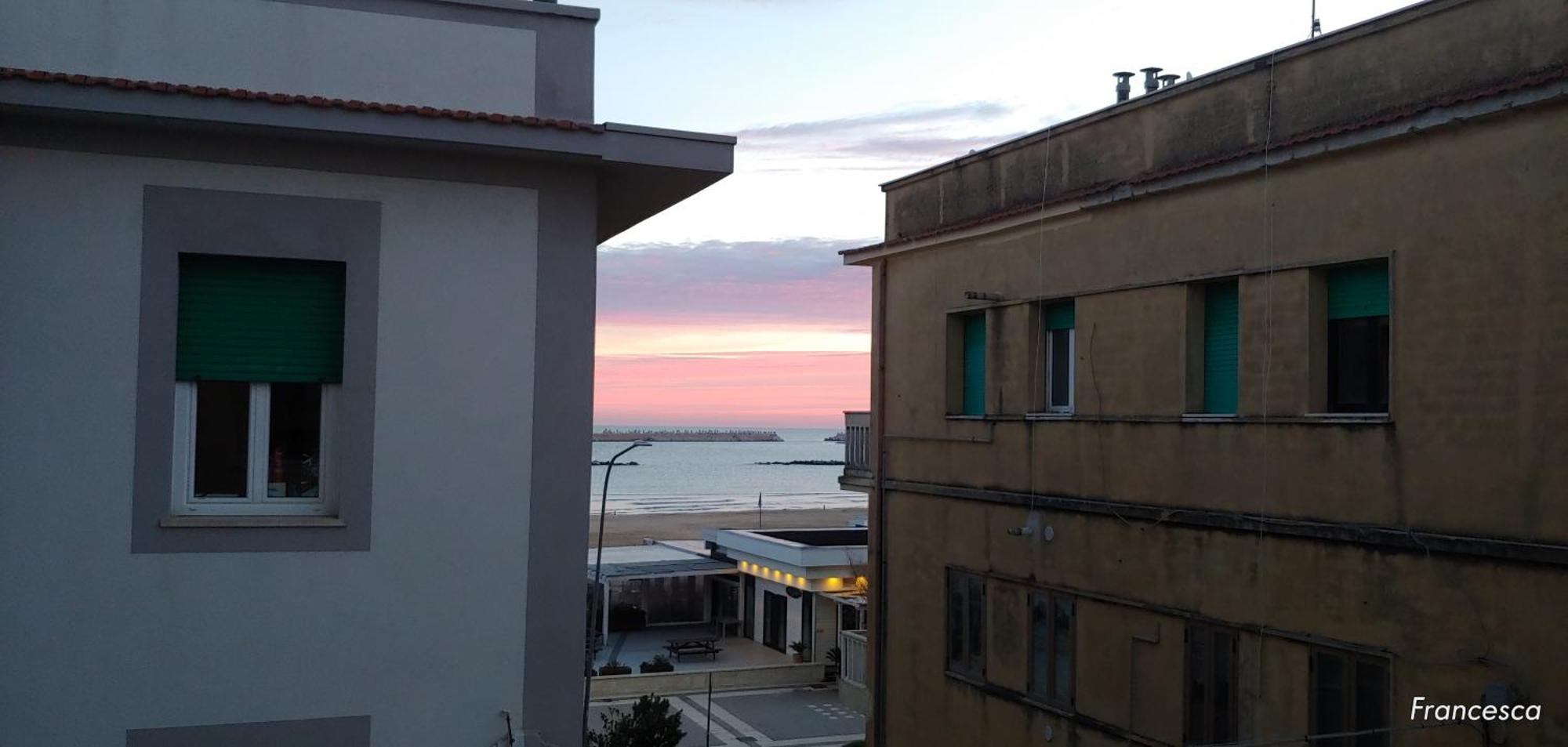 Casa Di Pipo - Appartamento Davanti Al Mare Pescara Esterno foto